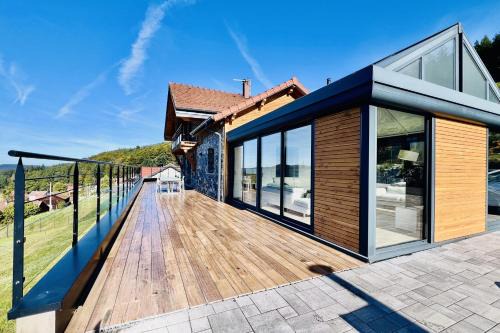 Granges-Aumontzey House | Apartment with jacuzzi and sunny terrace