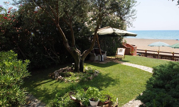 Latina Lido House | Apartment with garden on the beach.