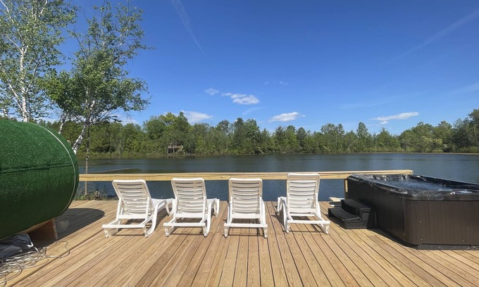 Catskill Apartment | Apartment with lake-view hot tubs and saunas