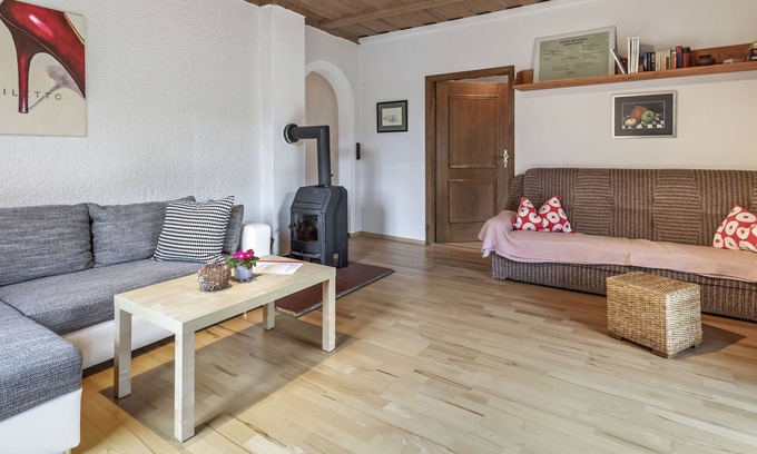 Schoensee Apartment | Apartment with large balcony