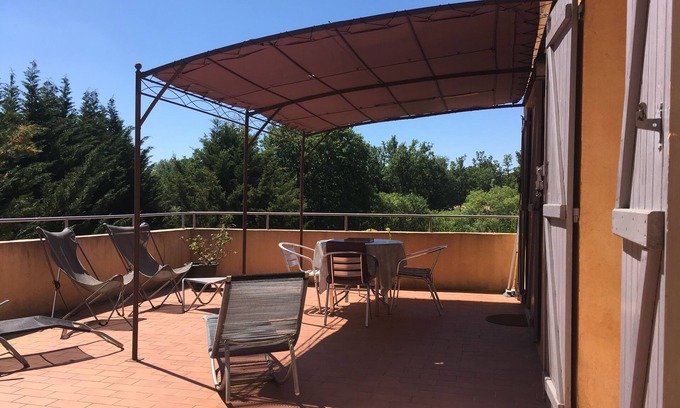 Lorgues Apartment | Apartment with large terrace, calm and nature