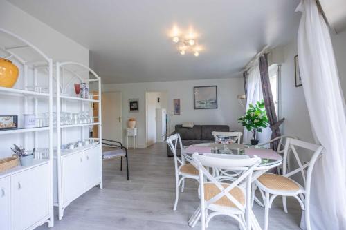 Tourgeville Apartment | Apartment with parking and balcony near the beach