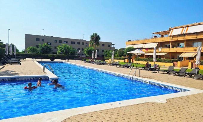 Roda de Bara Condo | Apartment with pool near the beach