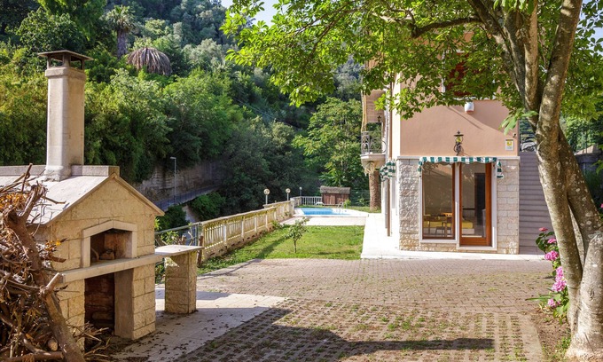 Sori Apartment | Apartment with pool, garden and parking in Sori, Golfo Paradiso, Liguria