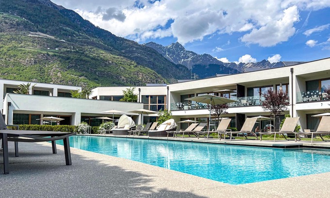 Plaus Apartment | Apartment with pool view