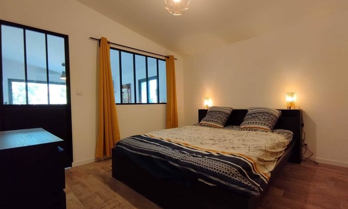 Cuers Apartment | Apartment with private garden