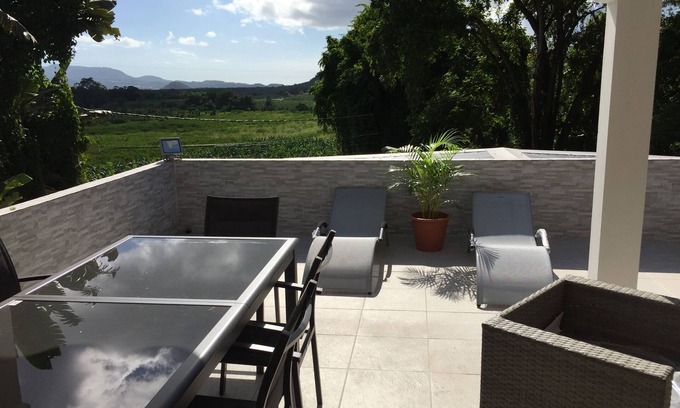 Ducos Apartment | apartment with privatized jacuzzi