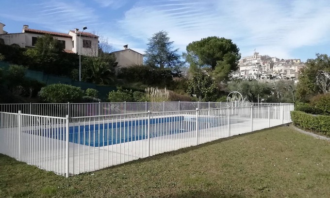 Cagnes-sur-Mer Apartment | Apartment with sea view, cosy, air-conditioned, secure private parking, quiet location