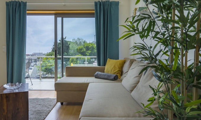 Sesimbra Apartment | Apartment with sea view, pool access and private parking in Sesimbra