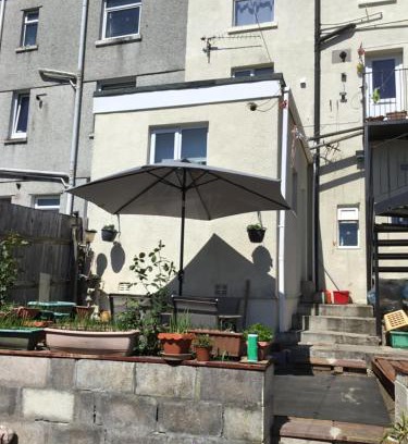 Plymouth Apartment | Apartment with shared garden and basic equipments