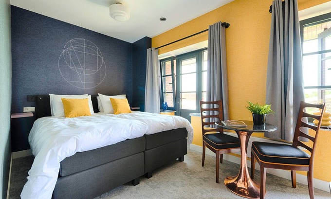 Centrum Apartment | Apartment with smart TV, private kitchen, and designer bathroom located in the heart of Tilburg.