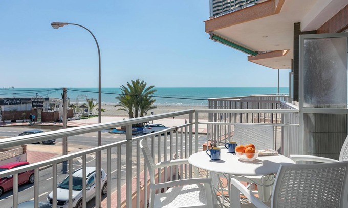 Santa Pola Apartment | Apartment with Stunning Sea Views, Balcony and Wi-Fi