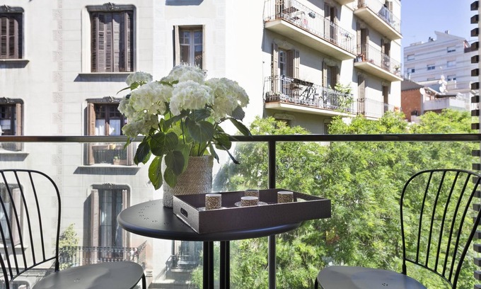 Sant Gervasi Apartment | Apartment with Terrace 3 rooms in the center in with parking - Free WiFi