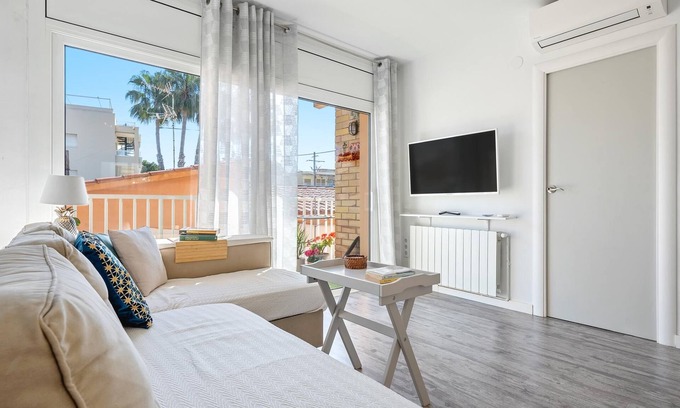 Cubelles Apartment | Apartment with terrace 250m beach and train