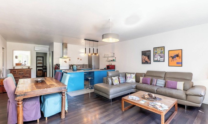 Avignon Apartment | Apartment with terrace overlooking park and swimming pool, in the countryside near Avignon center