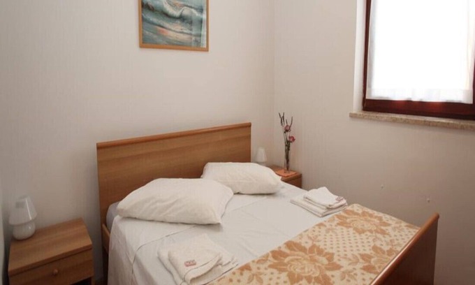 Cres Apartment | Apartment with two bedrooms and terrace double bed