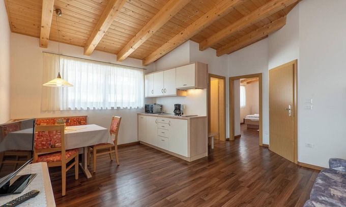 Tirolo Apartment | Apartment "Wohnung 2 Dachgeschoss" with Mountain View, Wi-Fi & Balcony