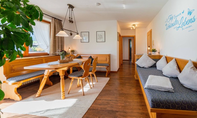 Ruhpolding Apartment | Apartment 'Wohnung Hochfelln' with Mountain View, Shared Garden and Wi-Fi