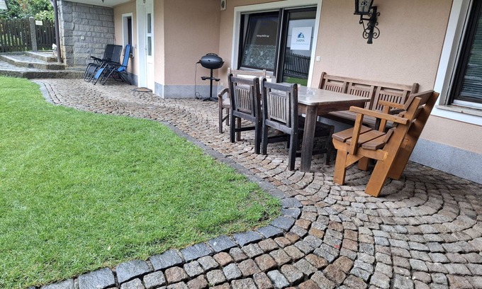 Wald Apartment | Apartment 'Wohnung Ländliche Lage Mit Springbr' with Private Terrace, Private Garden and Wi-Fi