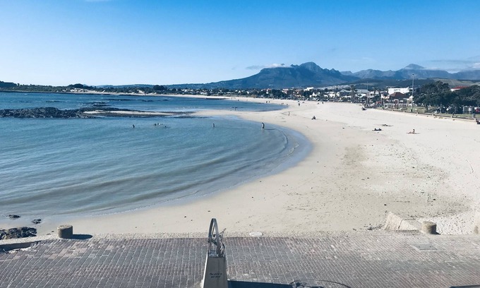 Gordon's Bay Apartment | Apartment18 Lifestyle- Gordons Bay Beachfront
