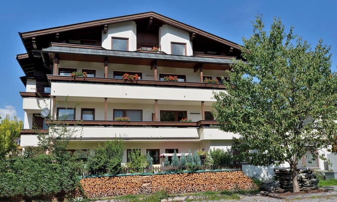 Stumm Apartment | "Apartmenthaus Zentral 8er App" near the Ski Area with Mountain View, Wi-Fi & Balcony