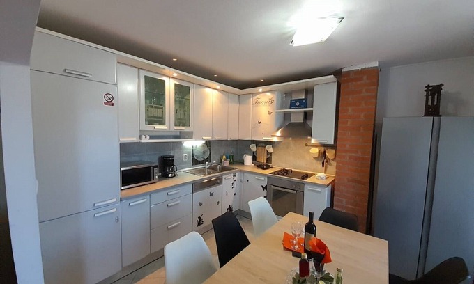 Mljet Apartment | Apartments Dalamar - Three-Bedroom Apartment with Terrace