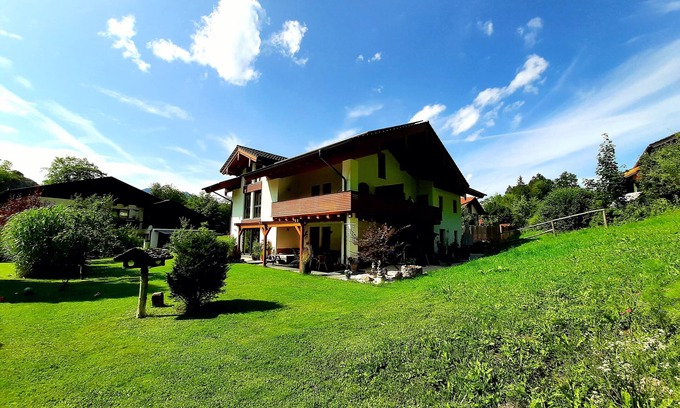 Schwob Apartment | Apartments 'Altes Tradenlehen' Nestled between mountains and alpine pastures.