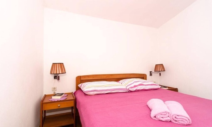 Putnikovic Apartment | Apartments Ereš Zuronja-One-Bedroom Apartment with Sea View 1