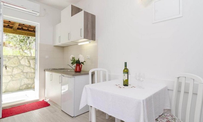 Saplunara Apartment | Apartments Matuško Mljet - One Bedroom Apartment with Balcony and Sea View