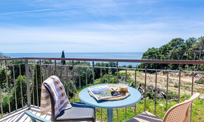 Cavtat Apartment | Apartments Villa Lukas - 'No.9' Gallery Two Bedroom Apartment with Balcony and Sea View
