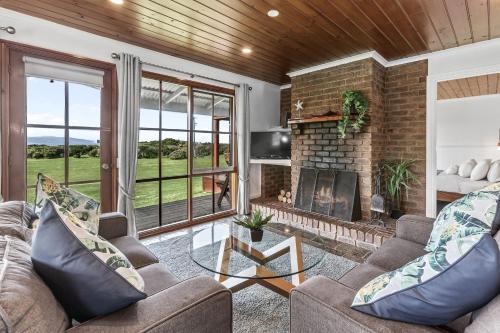 Marengo House | Apollo Bay Cottages- Marriners