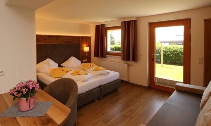 Schildlehen Bed & Breakfast | App. 8 - Wohn-/schlafraum, Dusche, WC - Hotel Appartement Hochkönig