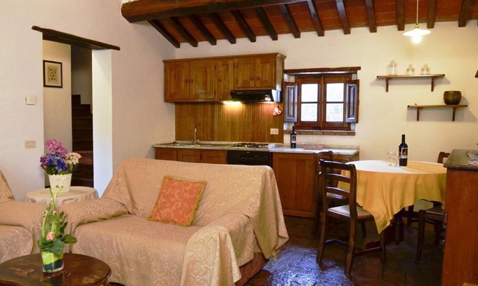 San Pietro a Cegliolo Apartment | APP. GERANIO x4 Beautiful farmhouse surrounded by nature, with swimming pool just 3 km from Cortona