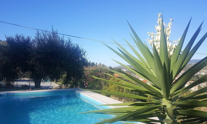Imperia Villa | App. in Villa with large private garden and parking, shared pool
