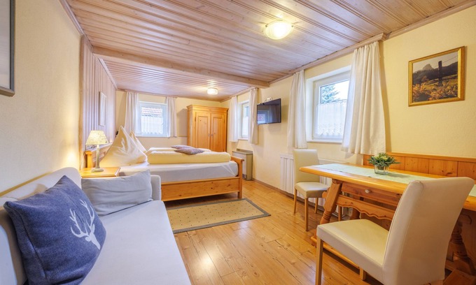 Ruhpolding Apartment | App. Reifelberg , Küche, Kachelofen, 1 Wohn-/schlafzimmer, Wlan, max 2 Personen