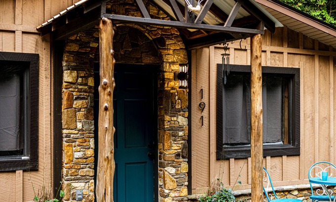 Franklin House | Appalachian hideaway
