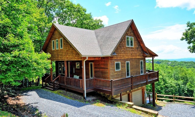 West Jefferson Cabin | Appalachian View-Open for Bookings! Pool Table, Views, Hot Tub