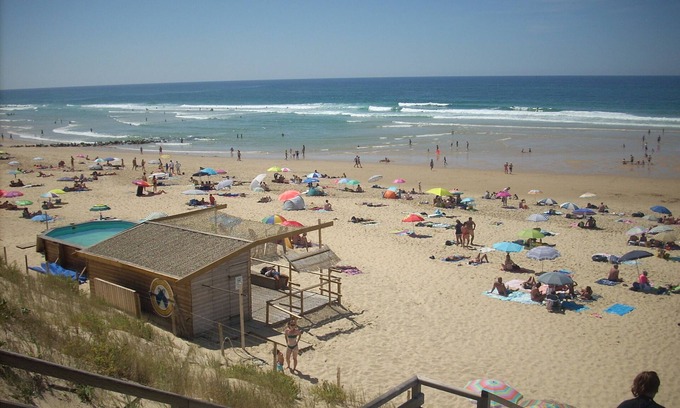 Mimizan-Plage Apartment | Appart. 48m2 large garden terrace located 60m from the beach and 300m from the village