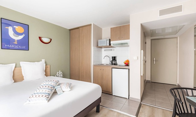 Euromed - La Joliette Apartment | Appart'City Classic Marseille Euromed