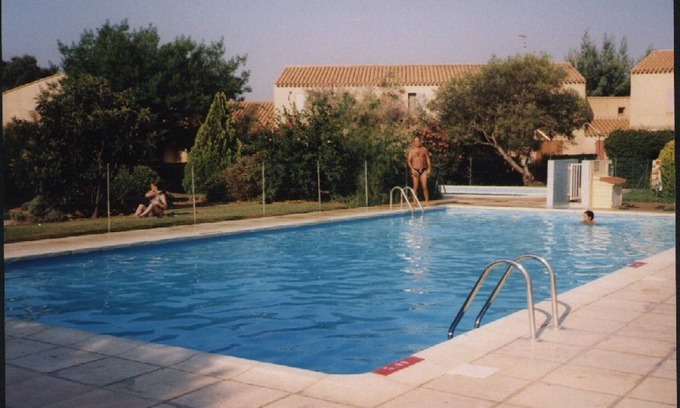 La Londe-les-Maures Apartment | Appart. T2 de 35 m² en rez de Jardin au Calme. Résidence Fermée Avec Piscine