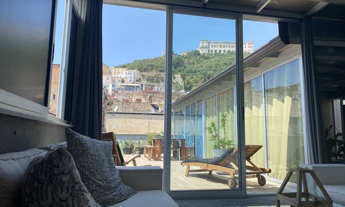 Quartieri Spagnoli Apartment | Appartamento con terazza privato