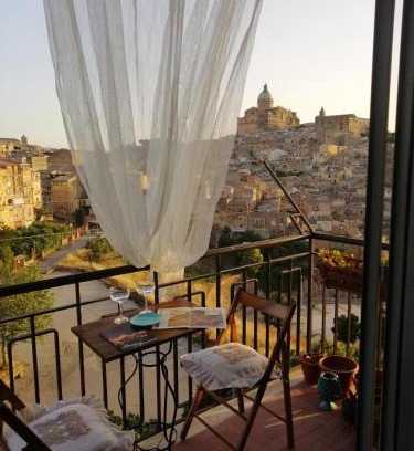 Piazza Armerina Apartment | Appartamento d'Artista