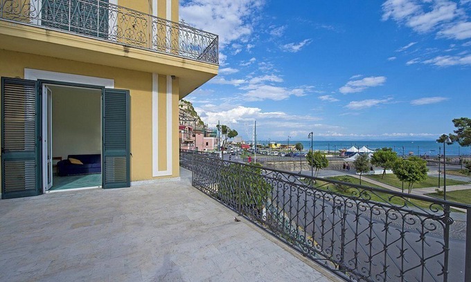 Vietri sul Mare House | Appartamento Mariuccia A: A bright apartment situated at a short distance from the beach, with Free WI-FI.