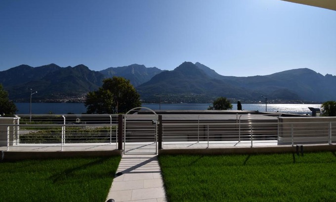 Oliveto Lario House | Appartamento Narciso - Facing lake Como Bellagio Wild Flowers