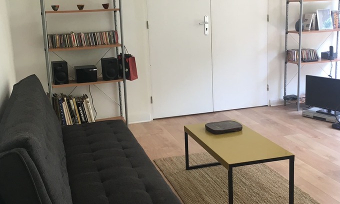 Saint-Fargeau Apartment | Appartement 2 Pièces Avec Baies Vitrées à Paris 20è