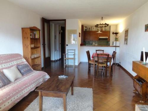 Les Carroz-d'Araches Apartment | Appartement 2 pièces pour 6 personnes, cabine, parking, au cœur du village, proche des pistes - FR-1-572-166