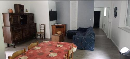 Menat Apartment | Appartement 3 chambre 4 lits doubles dans les Gorges de la Sioule proche rivière