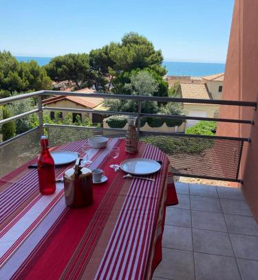 Saint-Pierre-la-Mer Apartment | Appartement 4 pers - Terrasse - Vue Mer - Proche plage