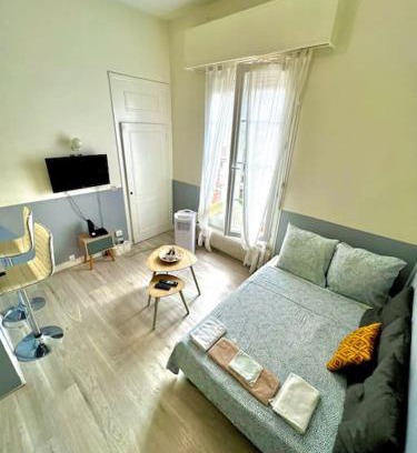 Fer a Cheval Apartment | Appartement au bord des berges + parking