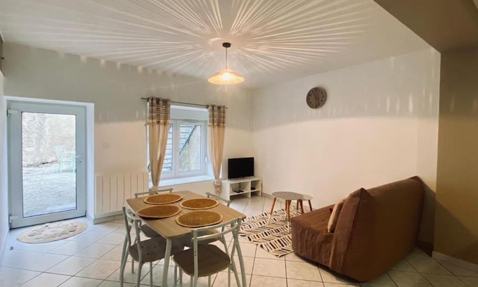 Langres Apartment | Appartement au centre-ville avec cour